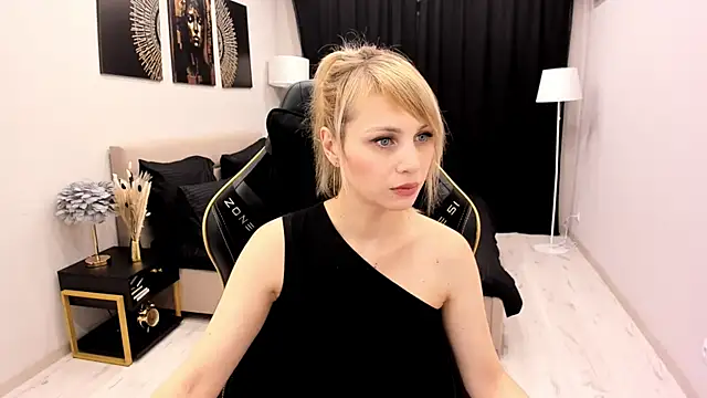 Snapshot of LindaSandy_1 chatting on November 8, 2025, 9:09 am LindaSandy 1 online show from November 8, 2025, 9:09 am