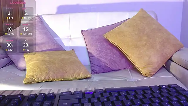 alesiamoore online show from September 19, 2025, 3:13 pm