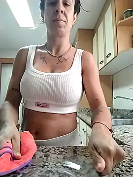 agustinalatina online show from November 7, 2025, 8:25 am