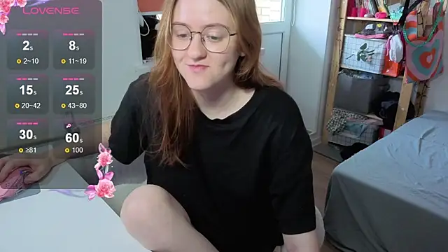 Snapshot of urstripchatgf chatting on September 14, 2025, 10:03 am urstripchatgf online show from September 14, 2025, 10:03 am