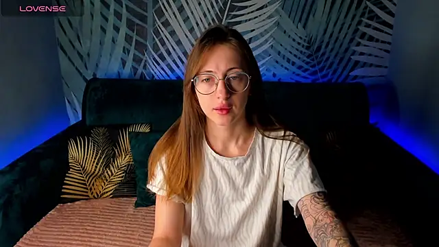 ChristyCrayme online show from November 14, 2025, 10:18 pm