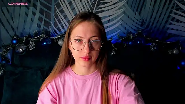 ChristyCrayme online show from December 18, 2025, 10:05 pm