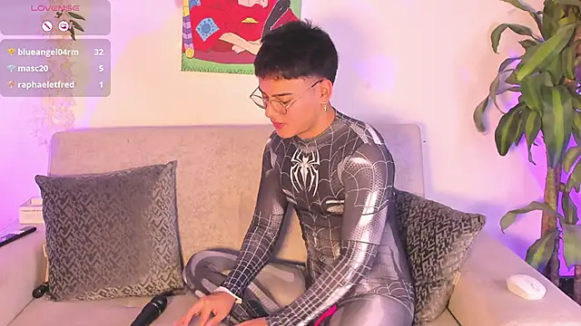 Snapshot of Young_Ben chatting on November 17, 2025, 9:09 pm Young Ben online show from November 17, 2025, 9:09 pm