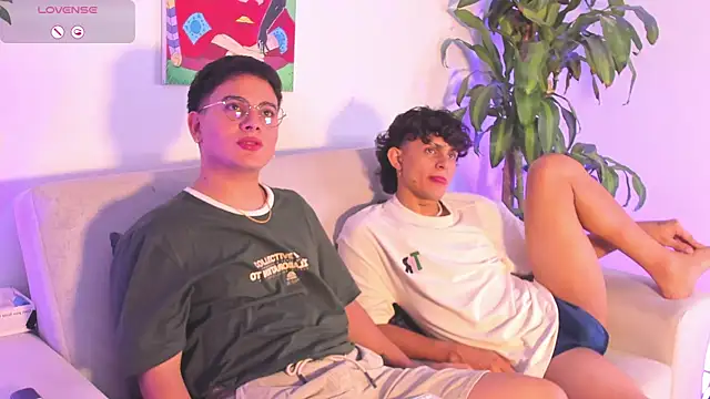 Snapshot of Young_Ben chatting on November 19, 2025, 12:10 am Young Ben online show from November 19, 2025, 12:10 am