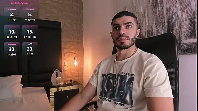 AxelThompson  online show from September 15, 2025, 11:54 am