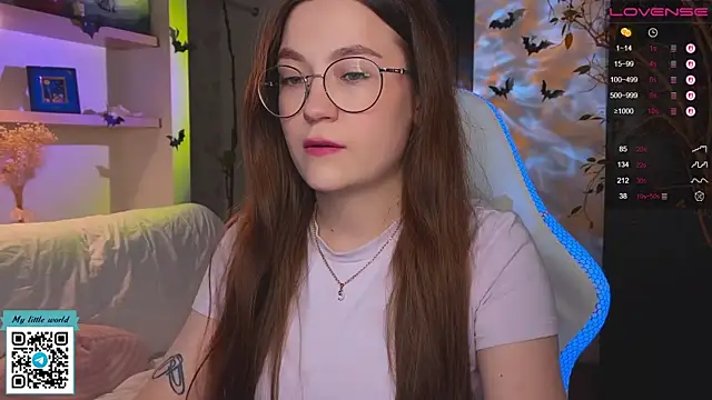 Snapshot of mia_here chatting on October 30, 2025, 12:39 pm mia here online show from October 30, 2025, 12:39 pm