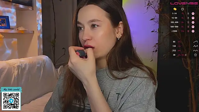 Snapshot of mia_here chatting on December 1, 2025, 2:16 am mia here online show from December 1, 2025, 2:16 am