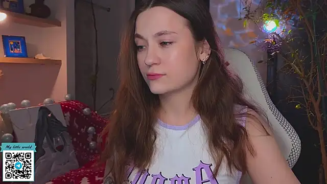 Snapshot of mia_here chatting on December 16, 2025, 10:42 am mia here online show from December 16, 2025, 10:42 am