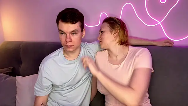 Snapshot of julielourens chatting on October 13, 2025, 7:19 am julielourens online show from October 13, 2025, 7:19 am