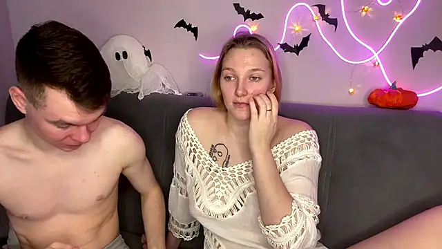 Snapshot of julielourens chatting on October 31, 2025, 8:04 am julielourens online show from October 31, 2025, 8:04 am