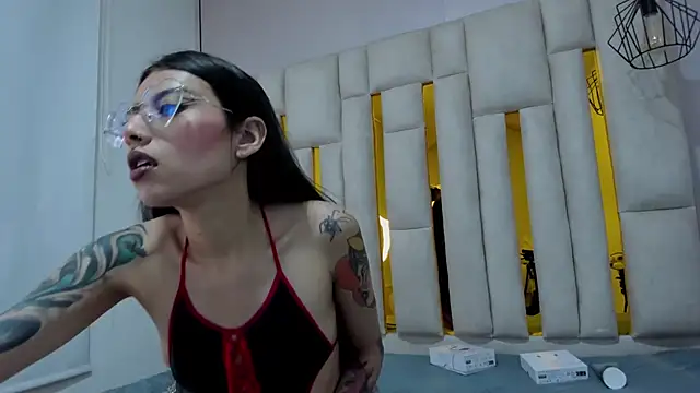 Snapshot of viollettaa_ chatting on November 16, 2025, 12:11 pm viollettaa online show from November 16, 2025, 12:11 pm