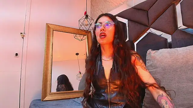 Snapshot of viollettaa_ chatting on November 30, 2025, 6:23 pm viollettaa online show from November 30, 2025, 6:23 pm