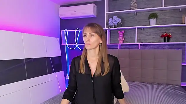 ChristyBrook online show from November 28, 2025, 7:38 pm