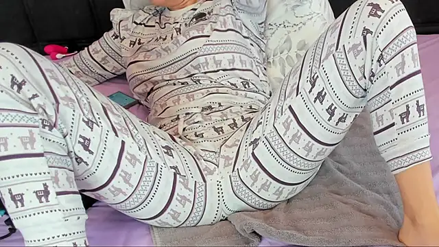 Horny mommy online show from January 29, 2025, 9:33 am