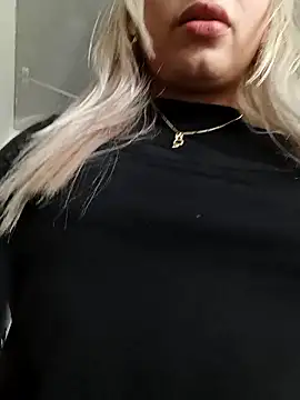 Snapshot of Belinda-Naughty chatting on October 18, 2025, 1:23 pm Belinda-Naughty online show from October 18, 2025, 1:23 pm