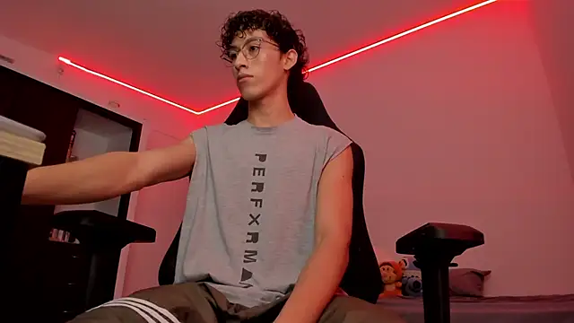 velvet skyn online show from October 8, 2025, 4:10 am