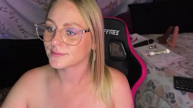 BossMomma0387 online show from November 6, 2025, 11:15 pm