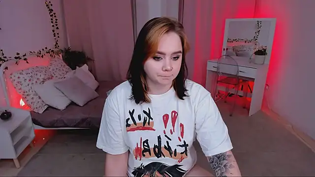 Snapshot of lunaalli chatting on November 10, 2025, 4:17 pm lunaalli online show from November 10, 2025, 4:17 pm