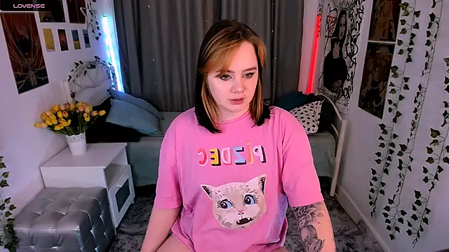 Snapshot of lunaalli chatting on November 14, 2025, 4:28 pm lunaalli online show from November 14, 2025, 4:28 pm