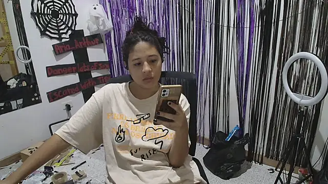 Aria Arthur online show from October 14, 2025, 9:43 am