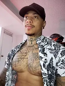 Snapshot of David_tatto1 chatting on October 18, 2025, 4:15 am David tatto1 online show from October 18, 2025, 4:15 am
