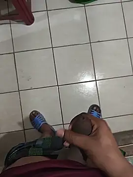 Snapshot of Genaro_Dickinson_69 chatting on November 25, 2025, 6:02 am Genaro Dickinson 69 online show from November 25, 2025, 6:02 am