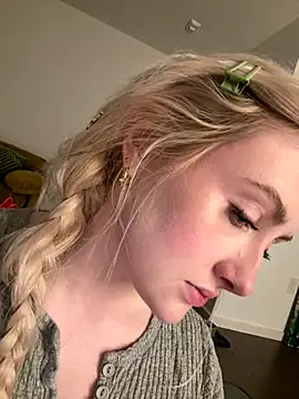 Snapshot of seeunexttuesday chatting on November 12, 2025, 3:40 am seeunexttuesday online show from November 12, 2025, 3:40 am