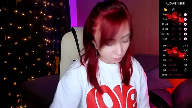 Snapshot of deboramoore chatting on December 15, 2025, 2:16 am deboramoore online show from December 15, 2025, 2:16 am