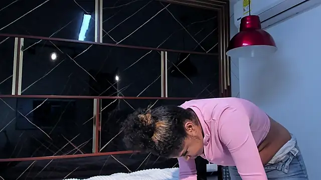 Snapshot of HannyThompson chatting on October 24, 2025, 12:12 pm HannyThompson online show from October 24, 2025, 12:12 pm