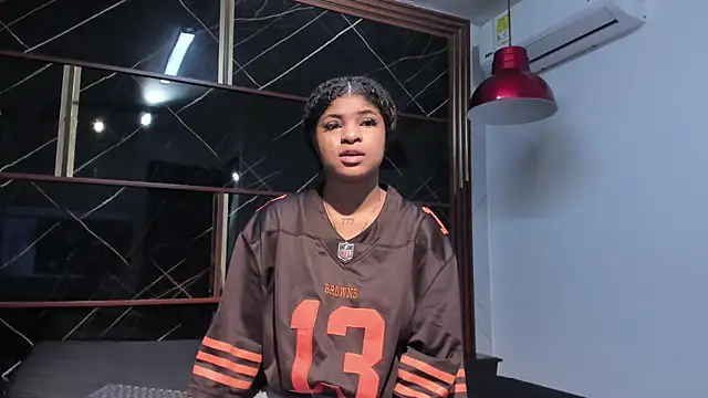 Snapshot of HannyThompson chatting on October 31, 2025, 12:17 pm HannyThompson online show from October 31, 2025, 12:17 pm