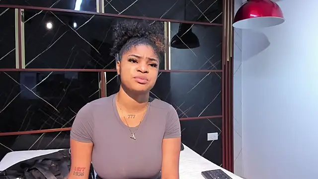 Snapshot of HannyThompson chatting on November 5, 2025, 12:27 pm HannyThompson online show from November 5, 2025, 12:27 pm