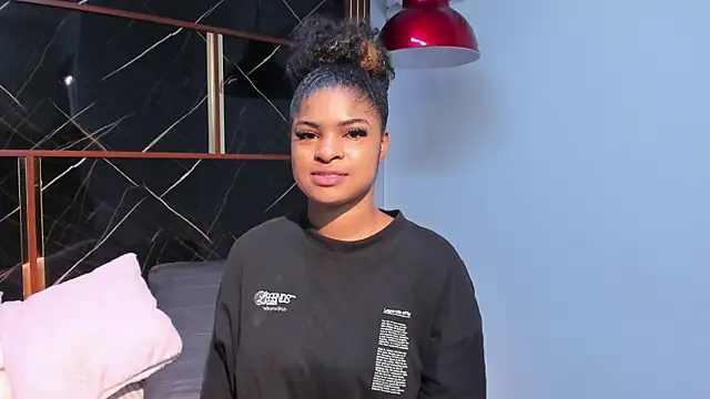 Snapshot of HannyThompson chatting on November 18, 2025, 12:31 pm HannyThompson online show from November 18, 2025, 12:31 pm