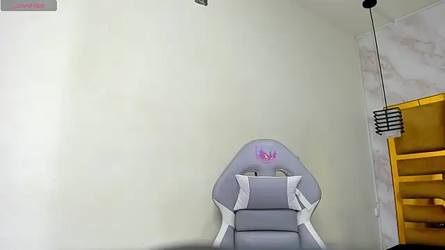 Snapshot of Luciifeer_ chatting on October 24, 2025, 6:37 pm Luciifeer online show from October 24, 2025, 6:37 pm