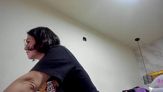 Snapshot of Luciifeer_ chatting on December 18, 2025, 3:18 pm Luciifeer online show from December 18, 2025, 3:18 pm