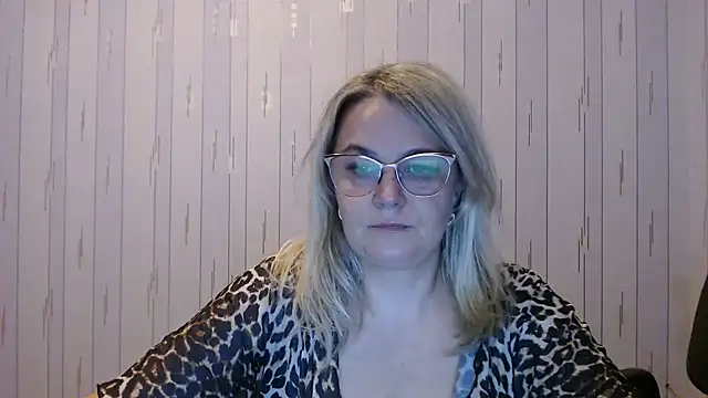 Snapshot of EleanoraDream chatting on October 11, 2025, 1:53 pm EleanoraDream online show from October 11, 2025, 1:53 pm