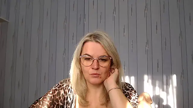 Snapshot of EleanoraDream chatting on October 22, 2025, 7:19 am EleanoraDream online show from October 22, 2025, 7:19 am