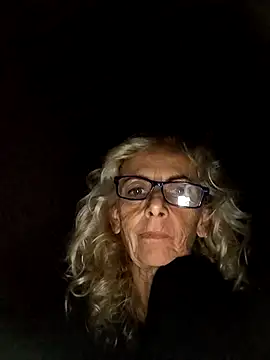 clarabell4 online show from September 15, 2025, 8:09 pm