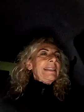 clarabell4 online show from September 29, 2025, 6:46 pm