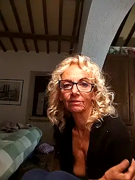 clarabell4 online show from October 17, 2025, 7:05 pm