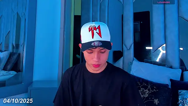 Sebax Young online show from October 4, 2025, 8:40 pm