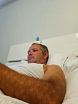 cubanitofeliz40 online show from October 2, 2025, 9:00 pm