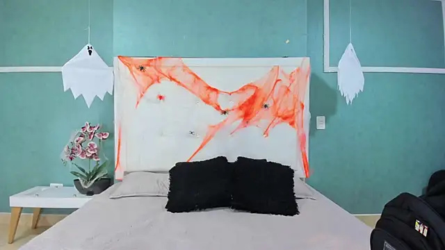 ania gomez online show from October 24, 2025, 1:07 pm