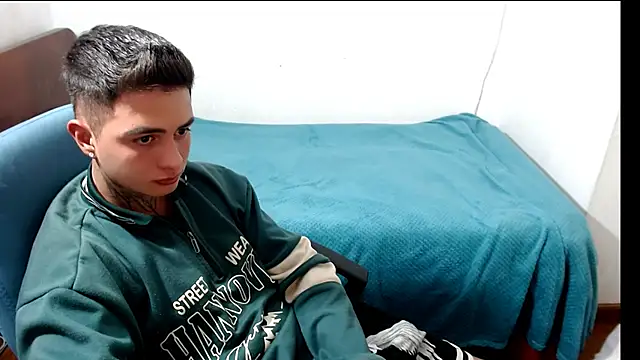 Snapshot of santii_ss chatting on September 10, 2025, 2:00 am santii ss online show from September 10, 2025, 2:00 am