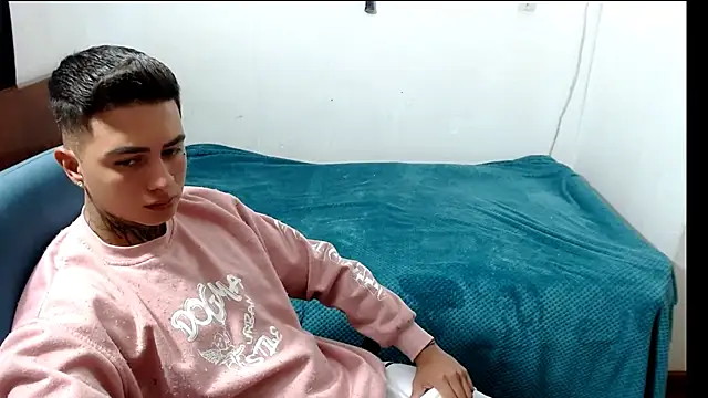 Snapshot of santii_ss chatting on September 15, 2025, 11:05 pm santii ss online show from September 15, 2025, 11:05 pm