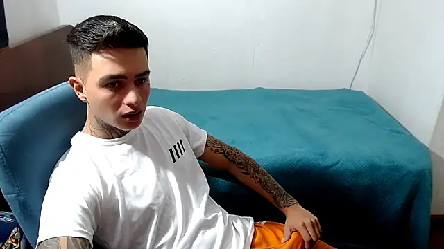 Snapshot of santii_ss chatting on September 29, 2025, 11:31 pm santii ss online show from September 29, 2025, 11:31 pm