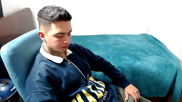 Snapshot of santii_ss chatting on October 5, 2025, 2:10 am santii ss online show from October 5, 2025, 2:10 am