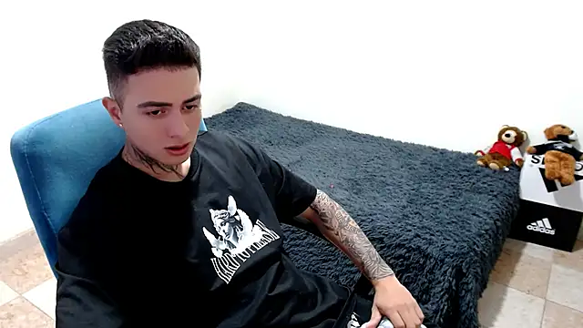 Snapshot of santii_ss chatting on October 21, 2025, 12:44 am santii ss online show from October 21, 2025, 12:44 am