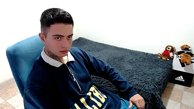 Snapshot of santii_ss chatting on October 22, 2025, 3:34 pm santii ss online show from October 22, 2025, 3:34 pm