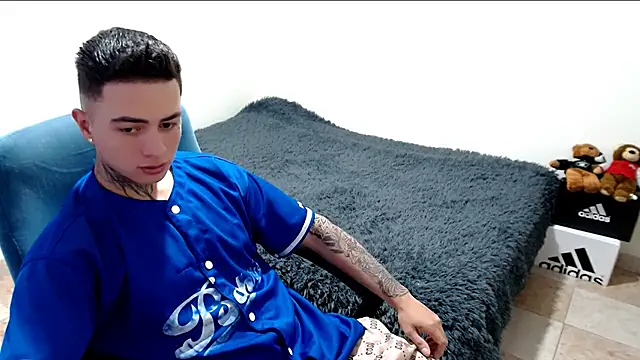 Snapshot of santii_ss chatting on October 28, 2025, 4:53 pm santii ss online show from October 28, 2025, 4:53 pm