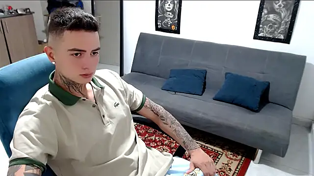 Snapshot of santii_ss chatting on November 8, 2025, 3:56 pm santii ss online show from November 8, 2025, 3:56 pm